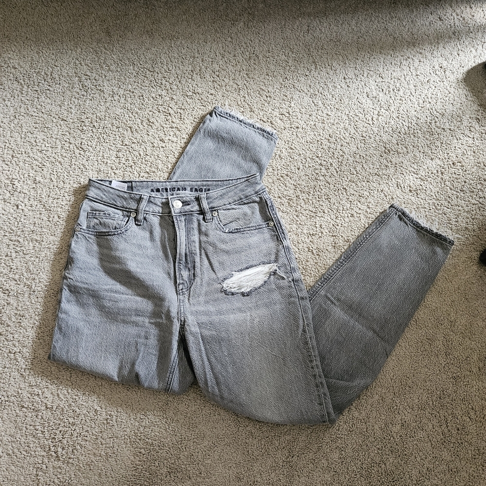 American Eagle Gray Distressed Mom Jeans (size 2S)